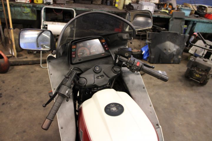 622981-12 SUZUKI GSX 1100 -84