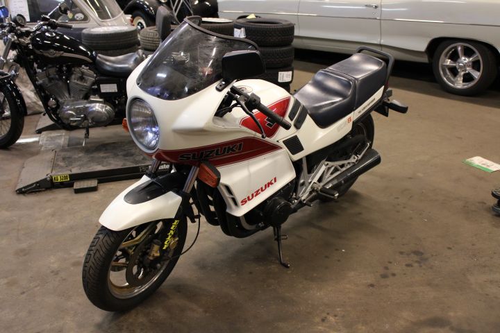 622981-1 SUZUKI GSX 1100 -84