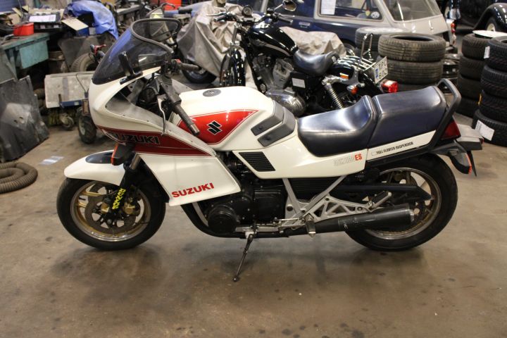 622981-8 SUZUKI GSX 1100 -84