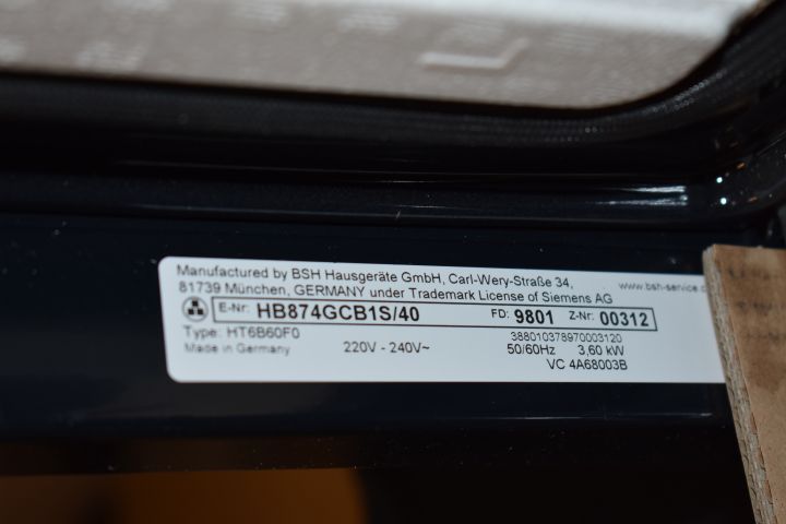 621740-7 Built-in oven with pyrolysis 60 cm Siemens IQ700 HB874GCB1S - display case