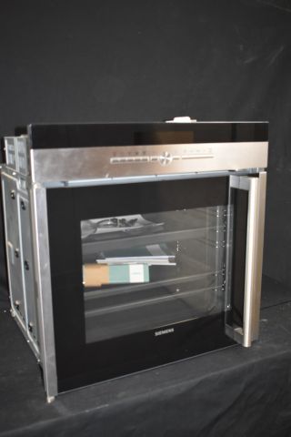 621760-3 Inbyggnadsugn med pryolys (vänsterhängd) 60 cm Siemens HB78L1570S - skyltexemplar