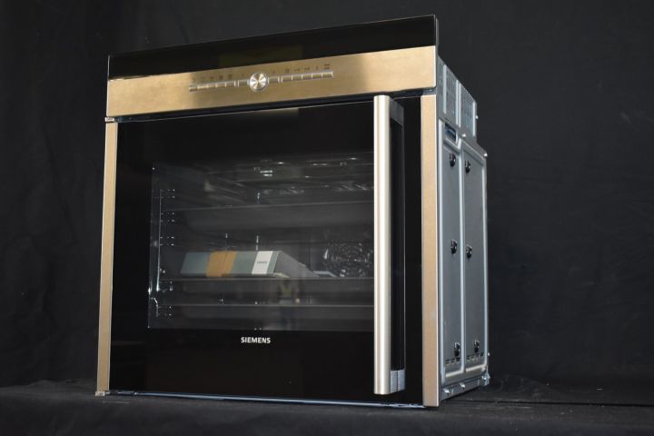 621760-4 Inbyggnadsugn med pryolys (vänsterhängd) 60 cm Siemens HB78L1570S - skyltexemplar