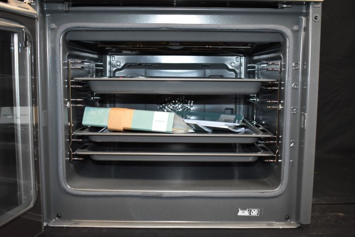 621760-6 Inbyggnadsugn med pryolys (vänsterhängd) 60 cm Siemens HB78L1570S - skyltexemplar