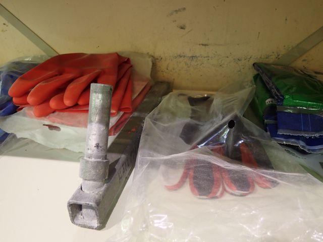 519795-16 Shelf and everything on the shelf