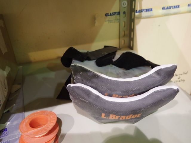 519795-21 Shelf and everything on the shelf