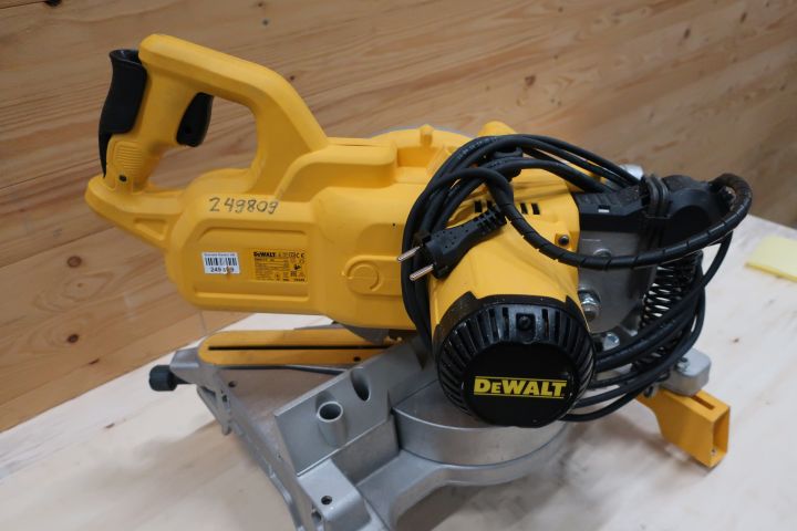 619514-3 Cutting and miter saw DeWALT DWS 777