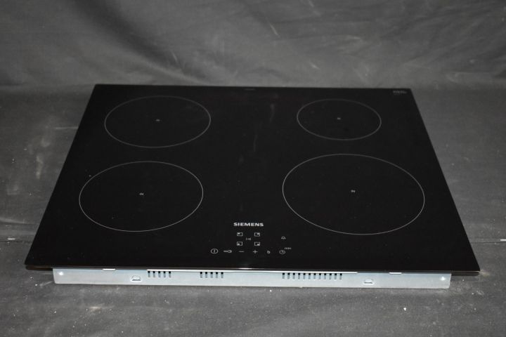 621781-2 Induction hob 60 cm Siemens EU631BEB2E - display case