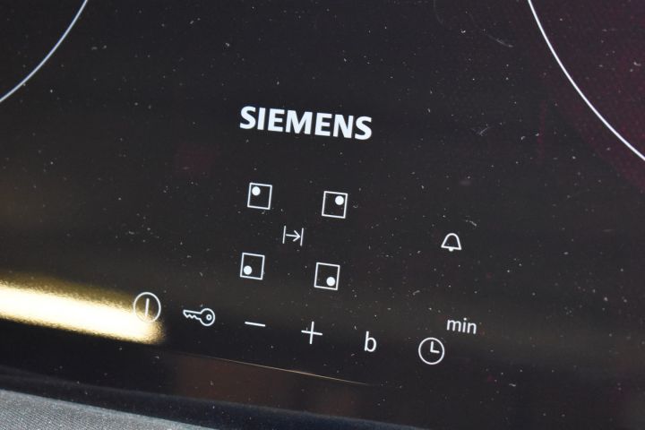 621781-4 Induction hob 60 cm Siemens EU631BEB2E - display case