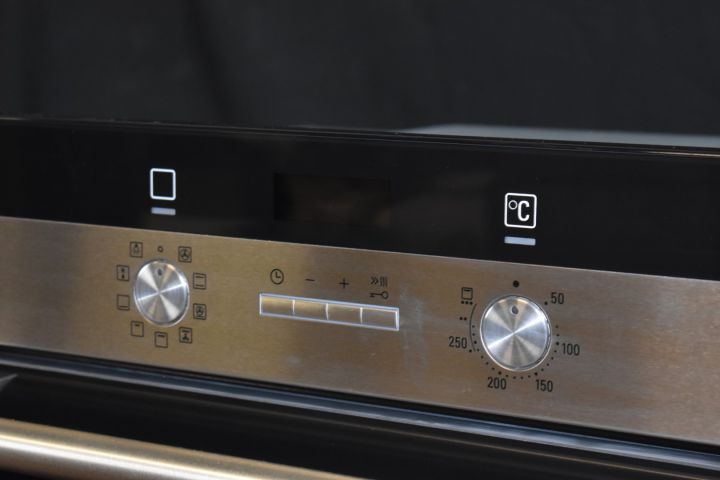 621800-6 Built-in oven 60 cm Siemens HB33A2550S - display case