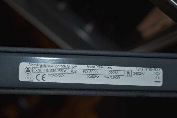 621800-11 Built-in oven 60 cm Siemens HB33A2550S - display case