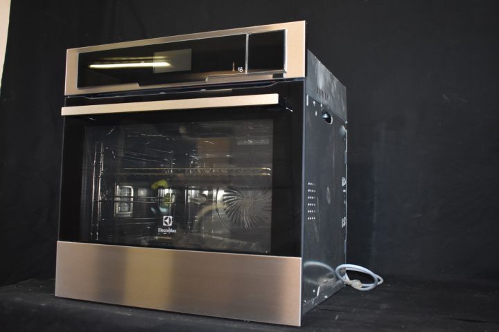 621801-4 Built-in oven with steam function 60 cm Electrolux EOB9956VAX - display case