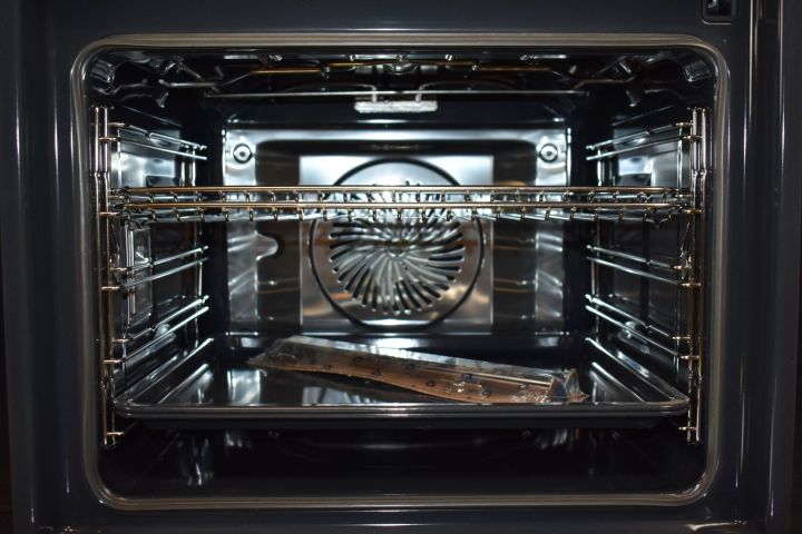 621801-7 Built-in oven with steam function 60 cm Electrolux EOB9956VAX - display case