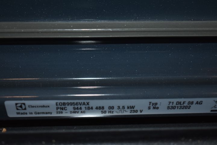 621801-9 Built-in oven with steam function 60 cm Electrolux EOB9956VAX - display case