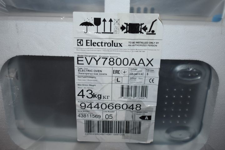621812-5 Compact oven with hot air and micro function 60 cm Electrolux EVY7800AAX - new in carton