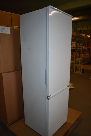 621823-4 Combined fridge / freezer AEG SCT71800S1 - plate specimens