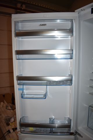 621823-8 Combined fridge / freezer AEG SCT71800S1 - plate specimens
