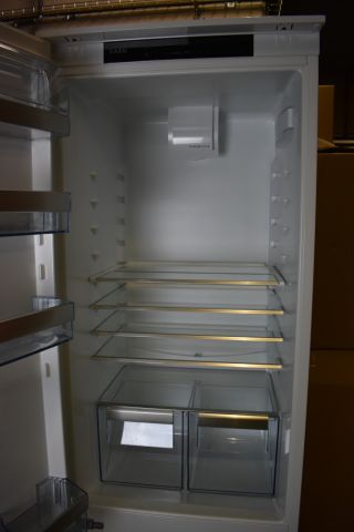 621823-9 Combined fridge / freezer AEG SCT71800S1 - plate specimens