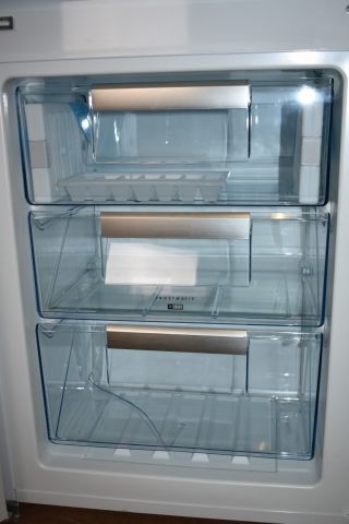 621823-11 Combined fridge / freezer AEG SCT71800S1 - plate specimens