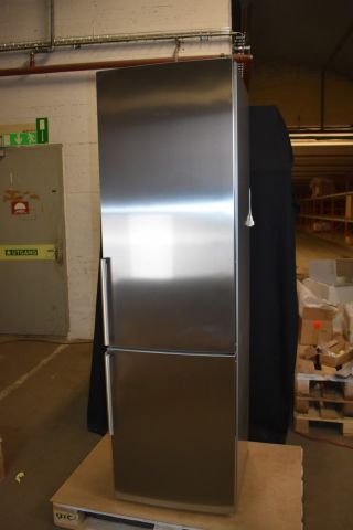 621824-3 Combined fridge / freezer 60 cm Siemens IQ500 KG39EBI40 - display case