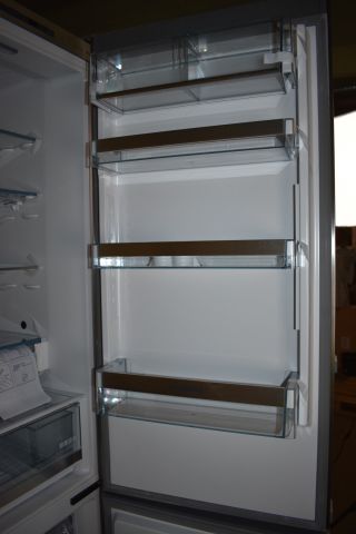 621824-9 Combined fridge / freezer 60 cm Siemens IQ500 KG39EBI40 - display case