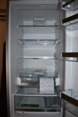621824-10 Combined fridge / freezer 60 cm Siemens IQ500 KG39EBI40 - display case