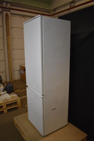 621830-4 Combined fridge / freezer AEG SCT71800S1 - plate specimens