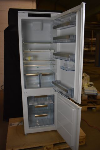 621830-7 Combined fridge / freezer AEG SCT71800S1 - plate specimens