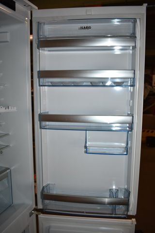 621830-8 Combined fridge / freezer AEG SCT71800S1 - plate specimens