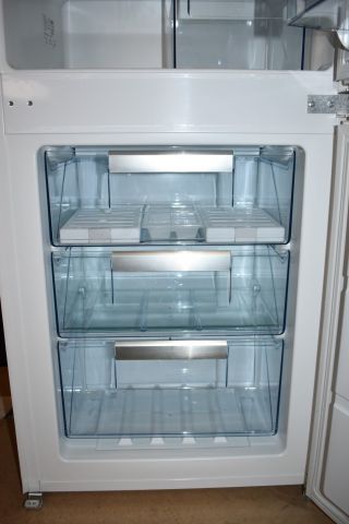 621830-11 Combined fridge / freezer AEG SCT71800S1 - plate specimens