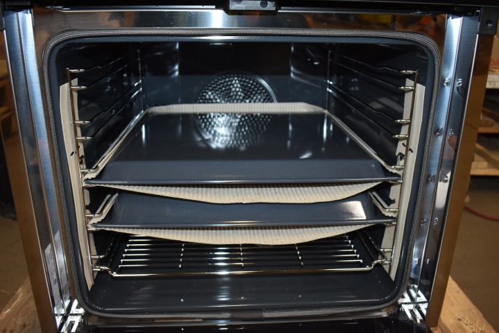 621833-6 Built-in oven with pyrolysis Miele H2661-1BP - broken front glass
