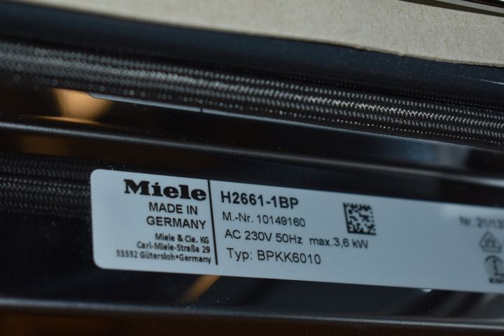 621833-7 Built-in oven with pyrolysis Miele H2661-1BP - broken front glass