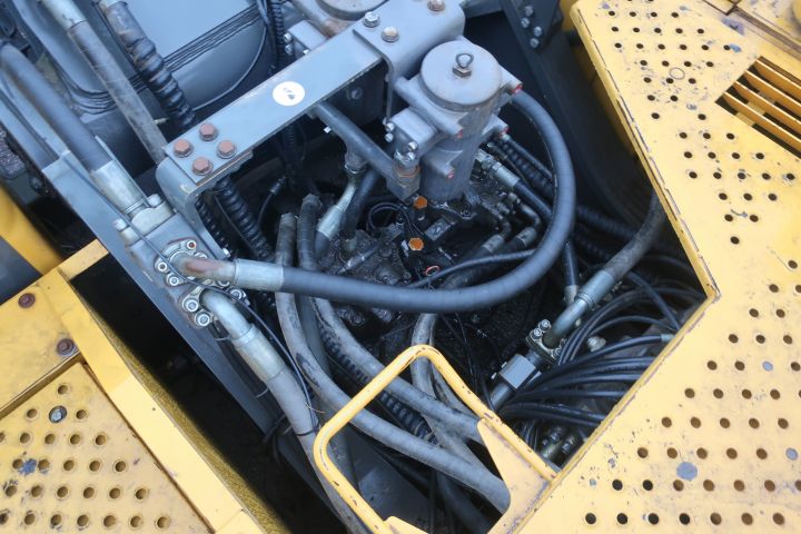 581416-17 Crawler excavator, Volvo EC700B lc, approx 8000h -2006