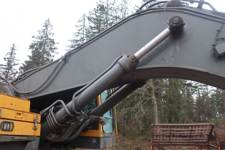 581416-30 Crawler excavator, Volvo EC700B lc, approx 8000h -2006