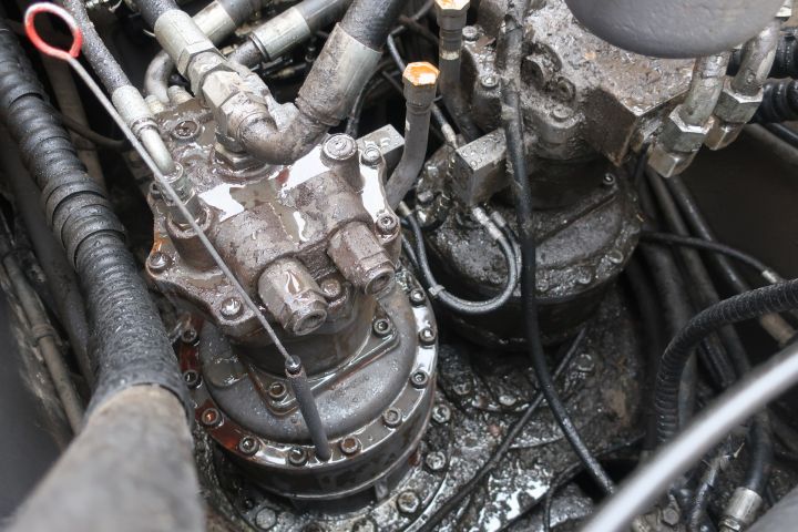 581416-48 Crawler excavator, Volvo EC700B lc, approx 8000h -2006