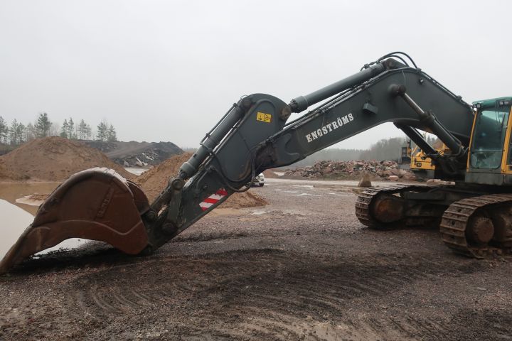 581416-96 Crawler excavator, Volvo EC700B lc, approx 8000h -2006