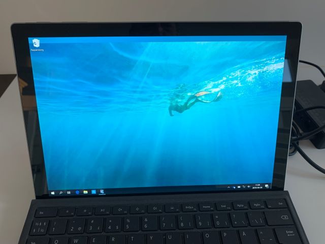 560486-4 Microsoft Surface Pro 7, 2-in-1 PC