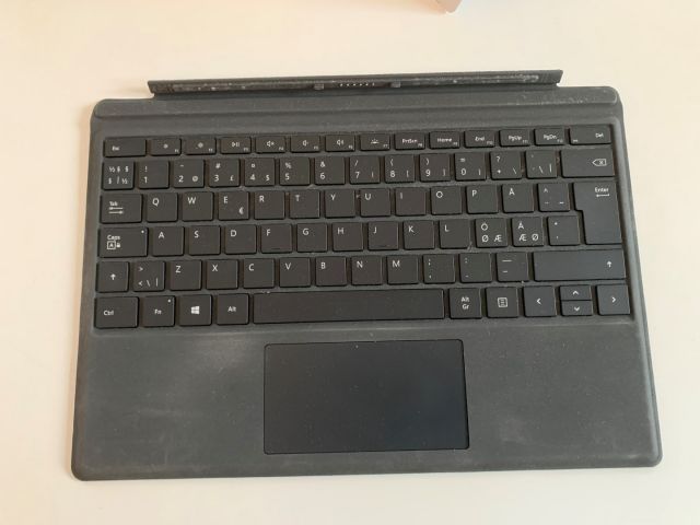 560486-7 Microsoft Surface Pro 7, 2-in-1 PC