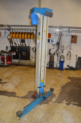 593856-2 2-pillar lift 2.8 tonnes OMCN 199D