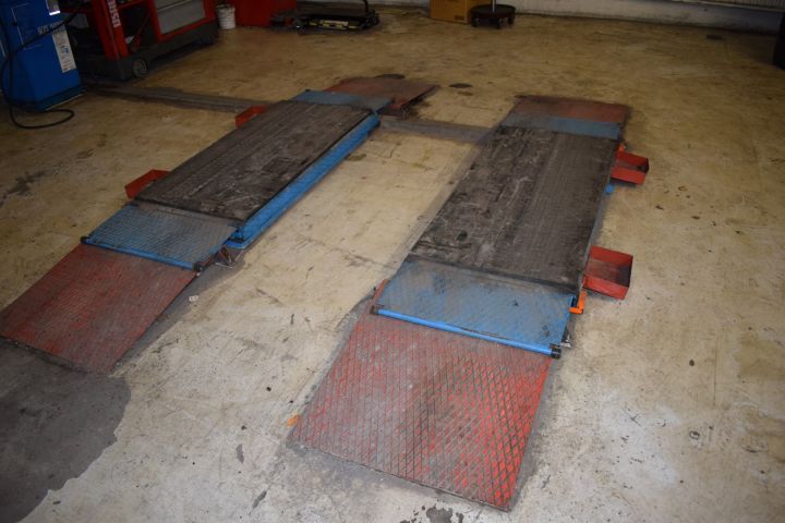 593740-2 Billyft (1) OMCN 707, 2500 kg