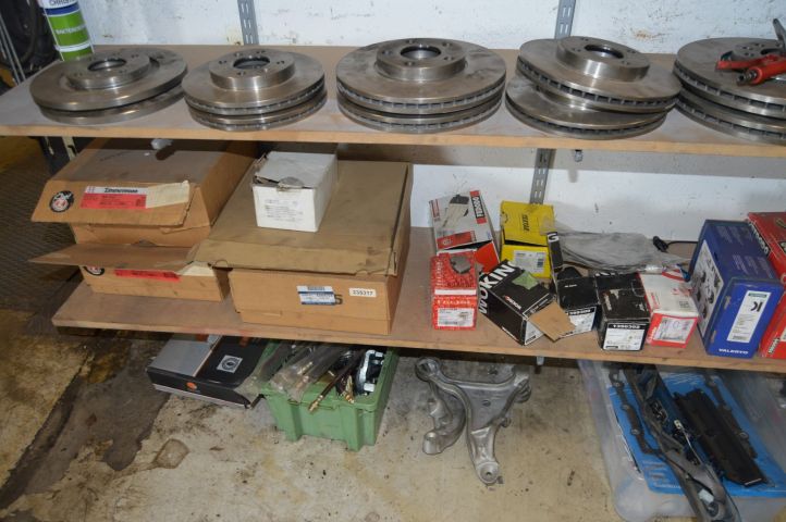 594043-2 Everything on the shelves