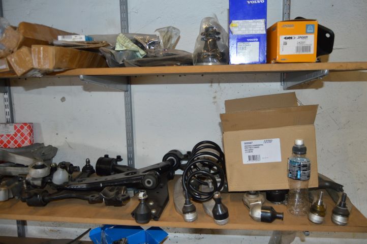 594043-4 Everything on the shelves