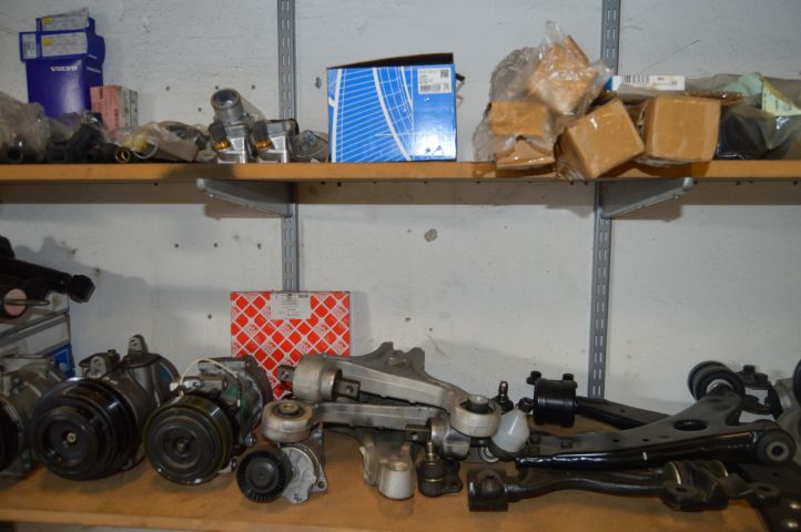 594043-5 Everything on the shelves