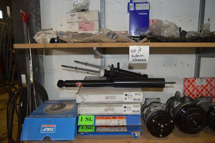 594043-6 Everything on the shelves