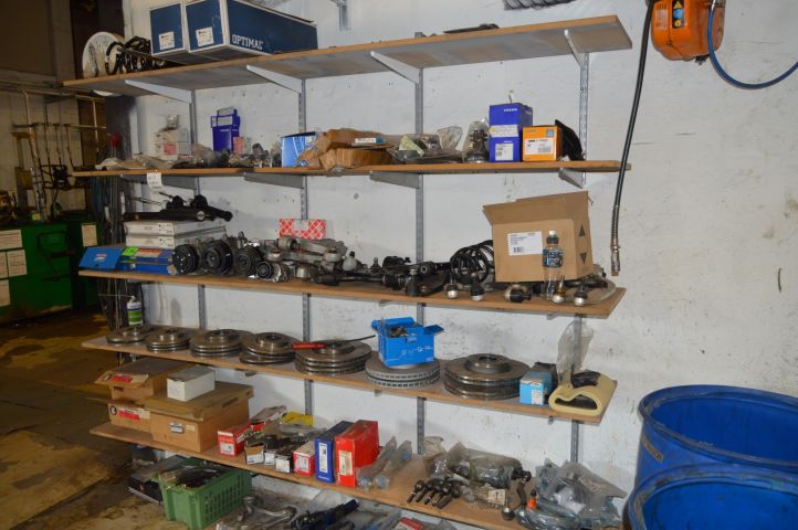 594043-8 Everything on the shelves