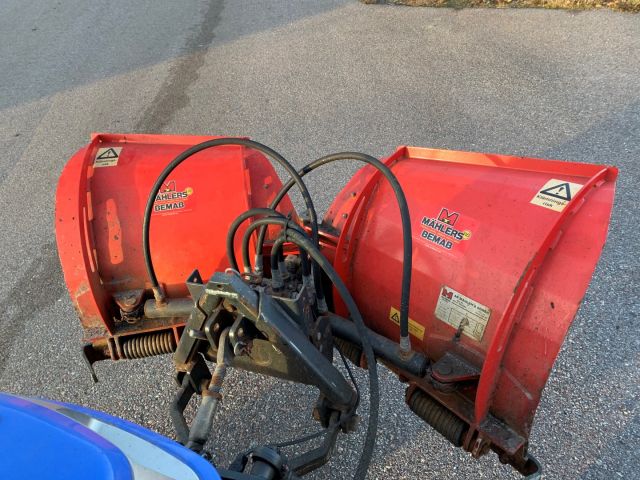 630553-21 Iseki TXG 23 with folding plow and salt / sand spreader