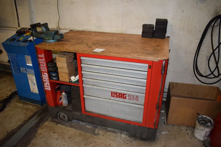593739-1 Workbench USAG 514 with tools etc.