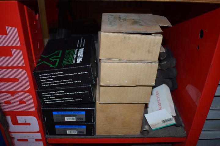 593739-3 Workbench USAG 514 with tools etc.