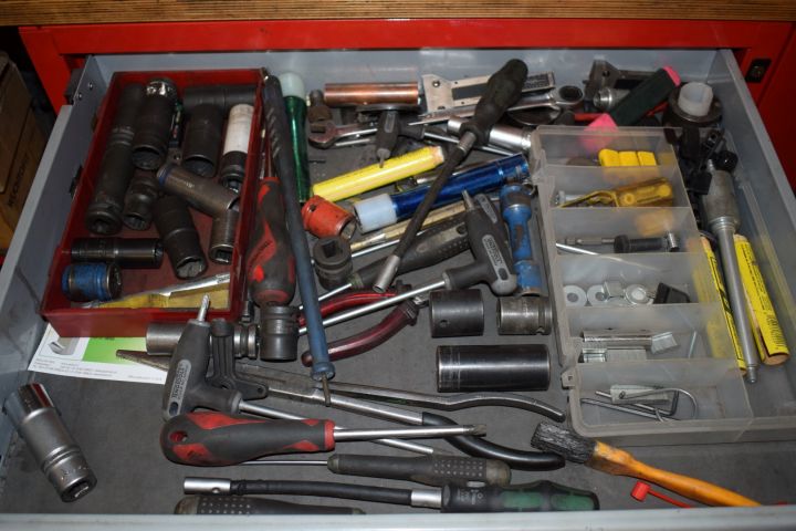 593739-6 Workbench USAG 514 with tools etc.