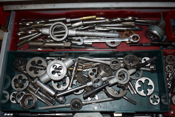 593739-8 Workbench USAG 514 with tools etc.