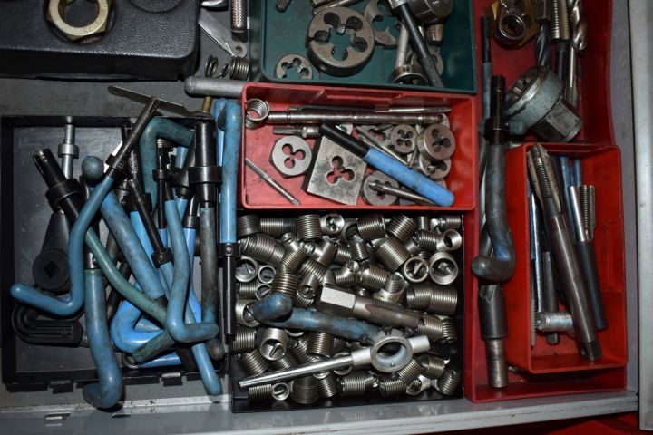 593739-10 Workbench USAG 514 with tools etc.